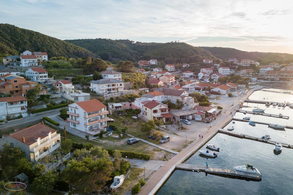 Tomulic Jasna I Miljenko Διαμέρισμα Supetarska Draga Εξωτερικό φωτογραφία